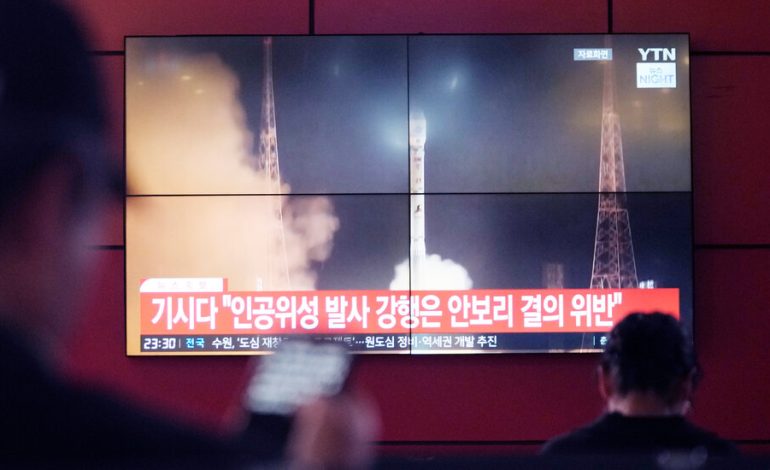 북한, 로켓 탑재 장거리 위성 발사