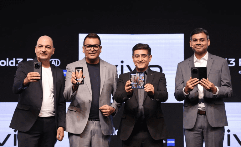비보(Vivo)가 자사의 첫 폴더블폰 X 폴드3 프로(X Fold3 Pro)를 인도에서 출시했다.
