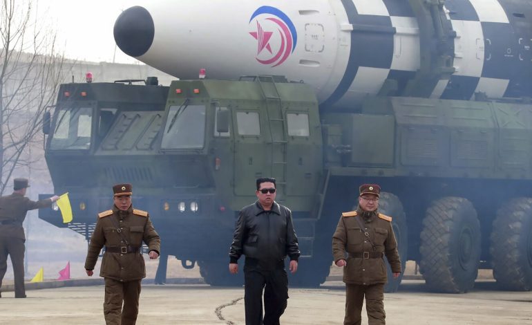 북한이 핵실험과 대륙간탄도미사일(ICBM) 시험을 감행할 준비가 돼 있는 것으로 보인다고 군 당국이 밝혔습니다.