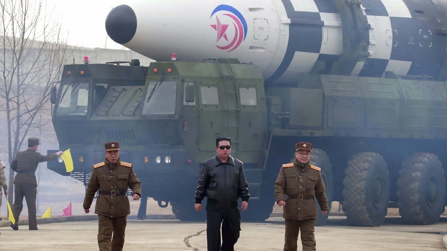 북한이 핵실험과 대륙간탄도미사일(ICBM) 시험을 감행할 준비가 돼 있는 것으로 보인다고 군 당국이 밝혔습니다.